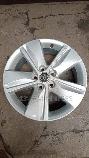 Toyota Harrier Rim Size 17 Inch.