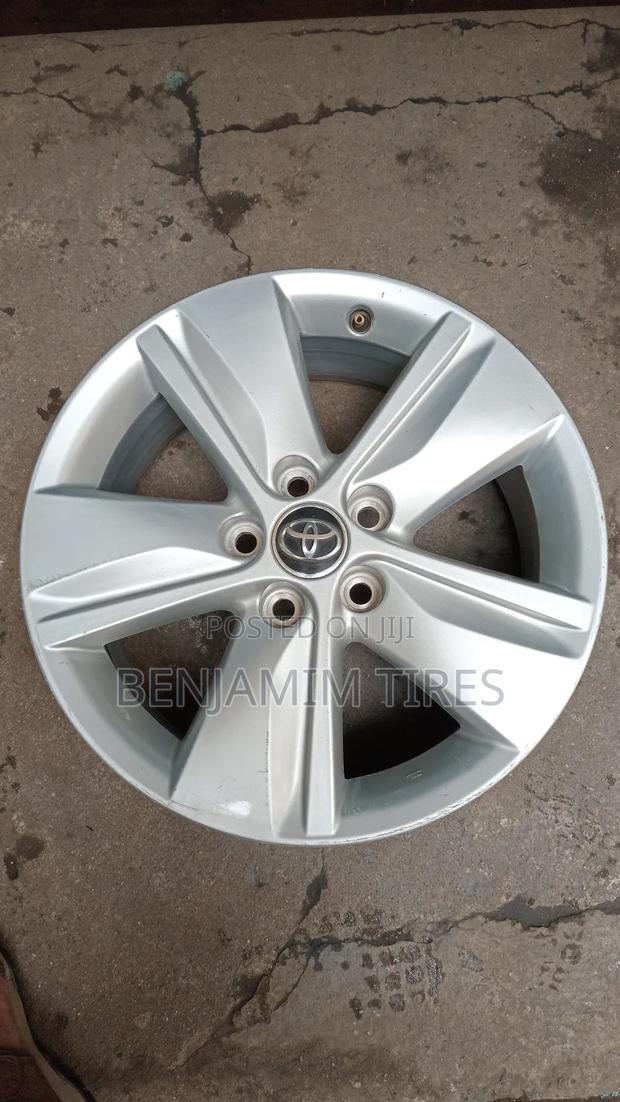 Toyota Harrier Rim Size 17 Inch.