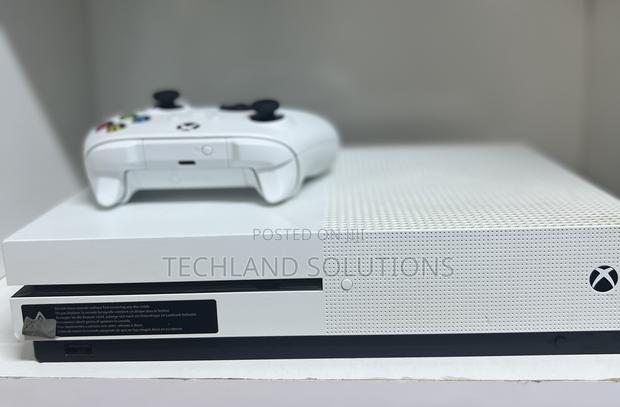 Xbox One S - thumbnail 2
