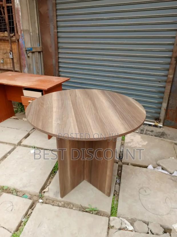 Round Conference Table - main view