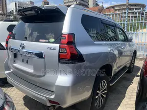 Toyota Land Cruiser Prado 2.8 2018 Silver