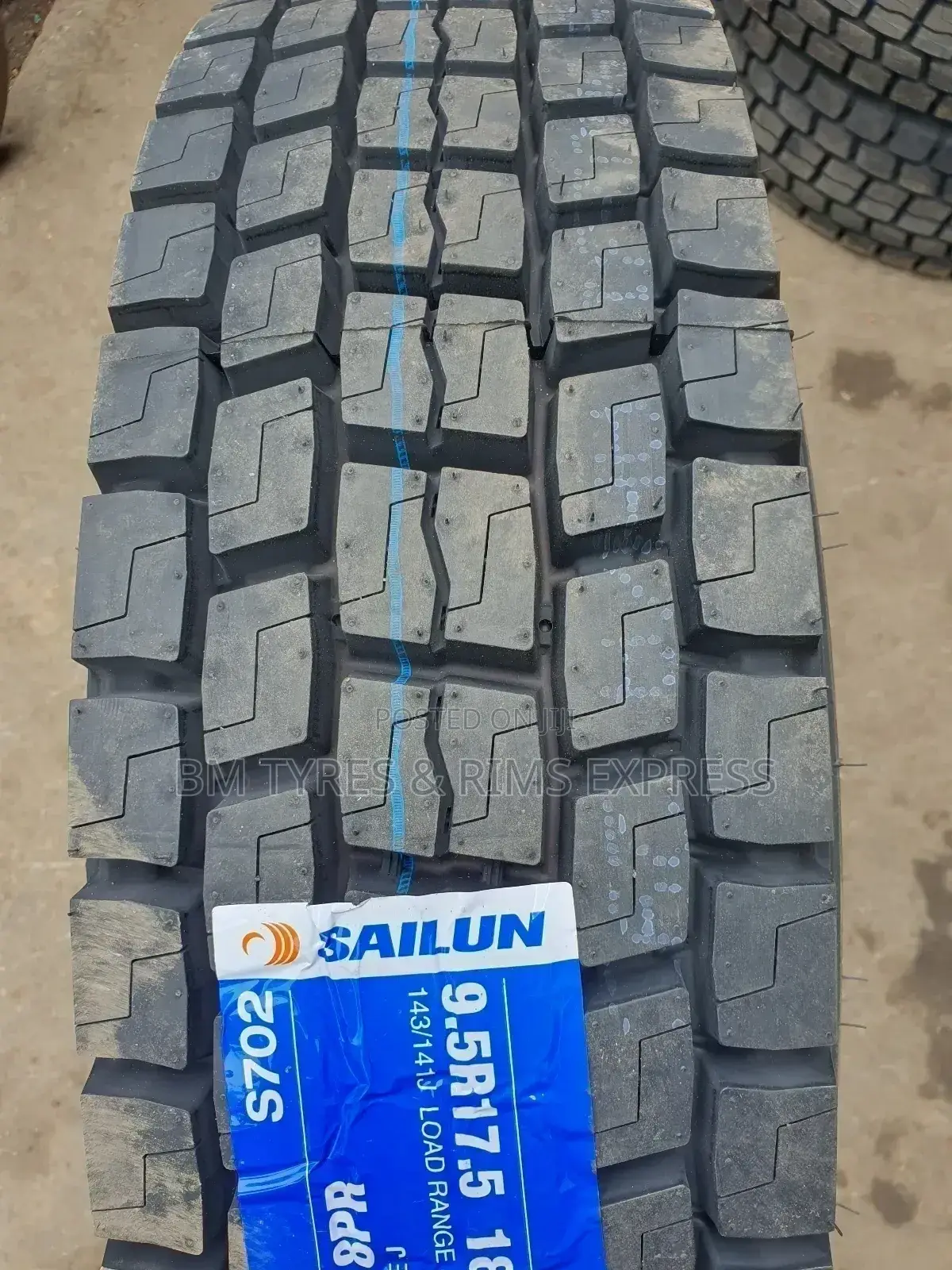9.5 R17.5 Sailun Tyres (Diff)