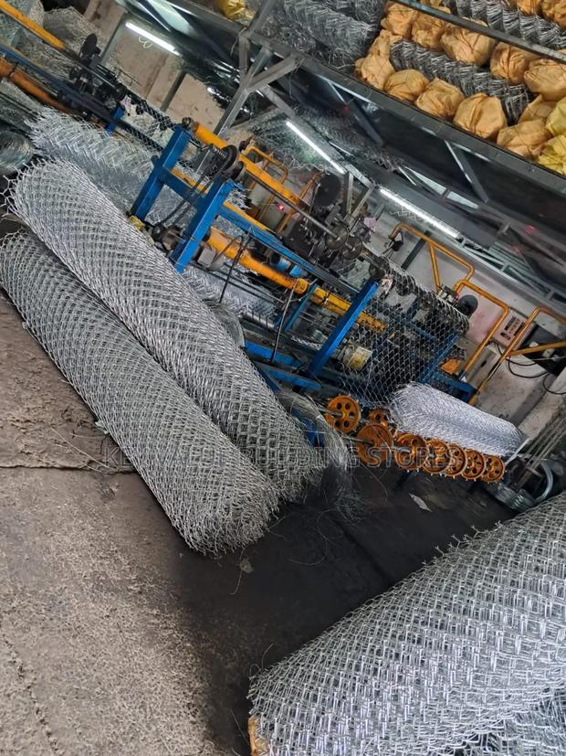 Top Quality Galvanized Chainlink Fencing 12.5g ×80×80 7ft