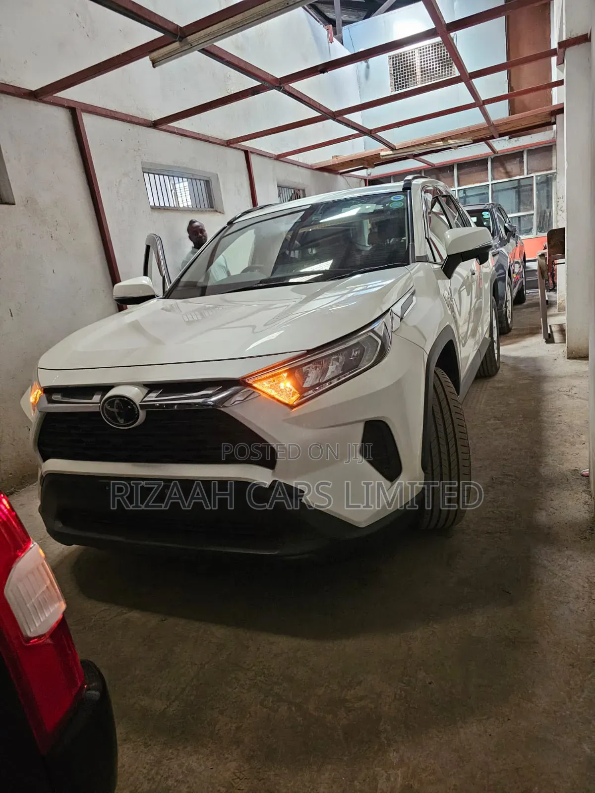 Toyota RAV4 XLE Premium AWD 2019 White