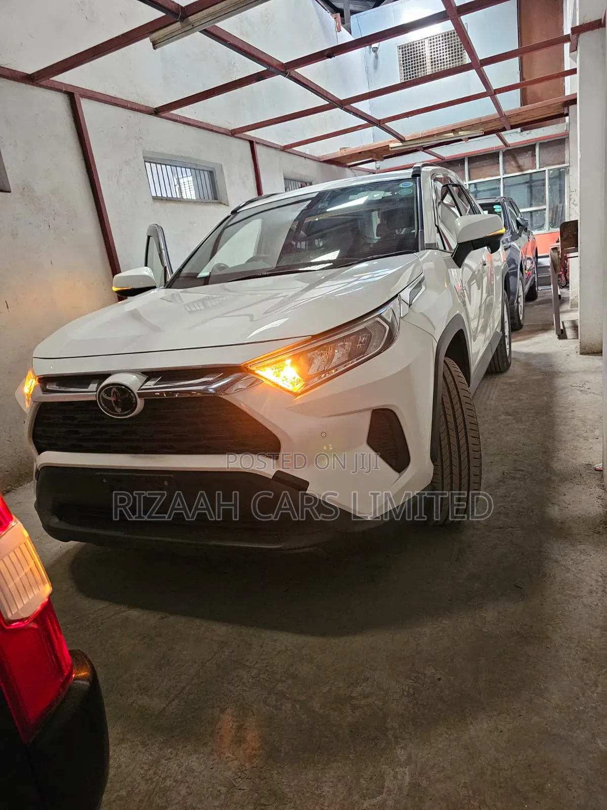 Toyota RAV4 XLE Premium AWD 2019 White