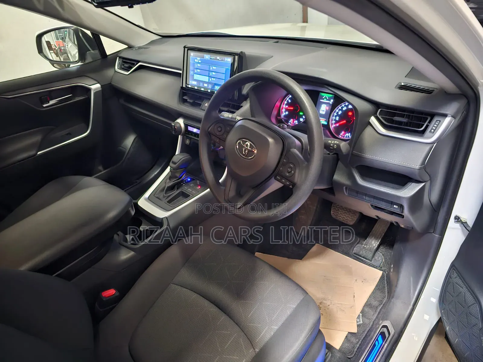 Toyota RAV4 XLE Premium AWD 2019 White