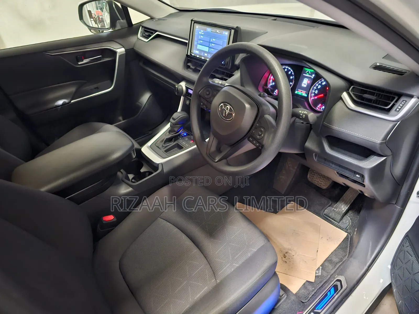 Toyota RAV4 XLE Premium AWD 2019 White