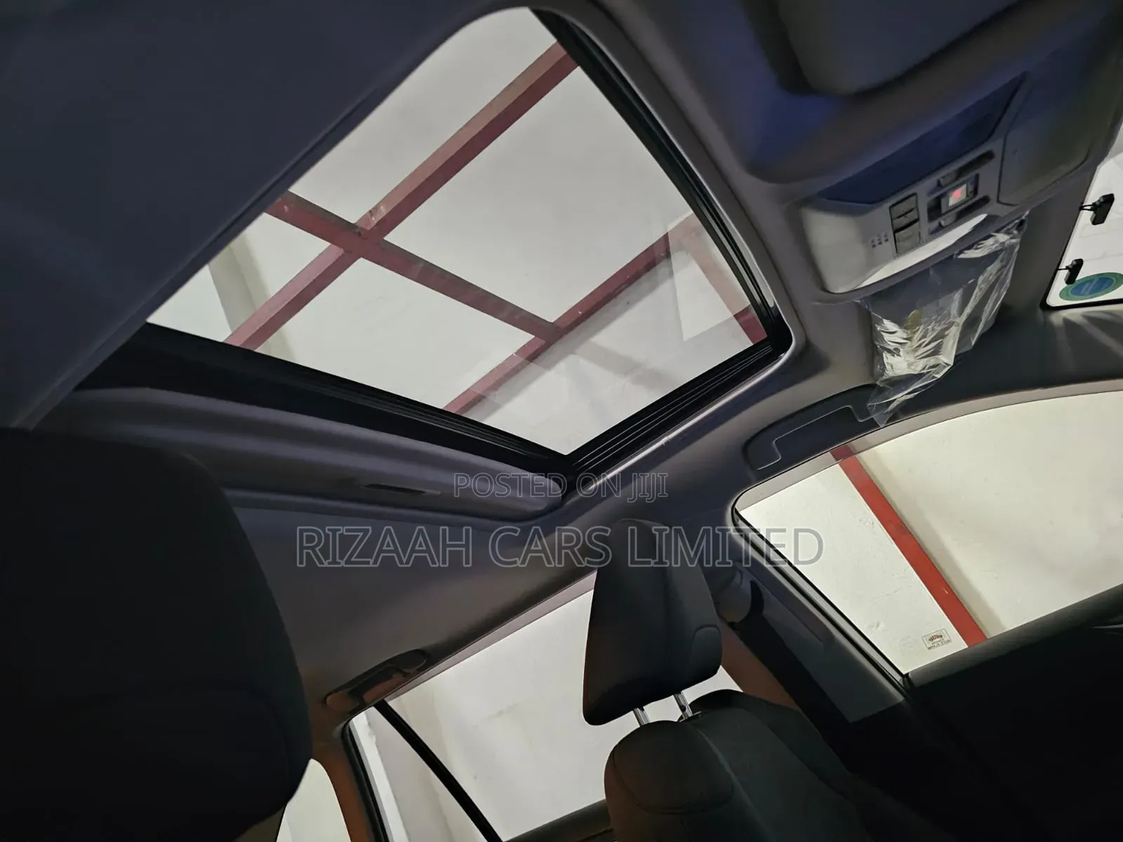 Toyota RAV4 XLE Premium AWD 2019 White