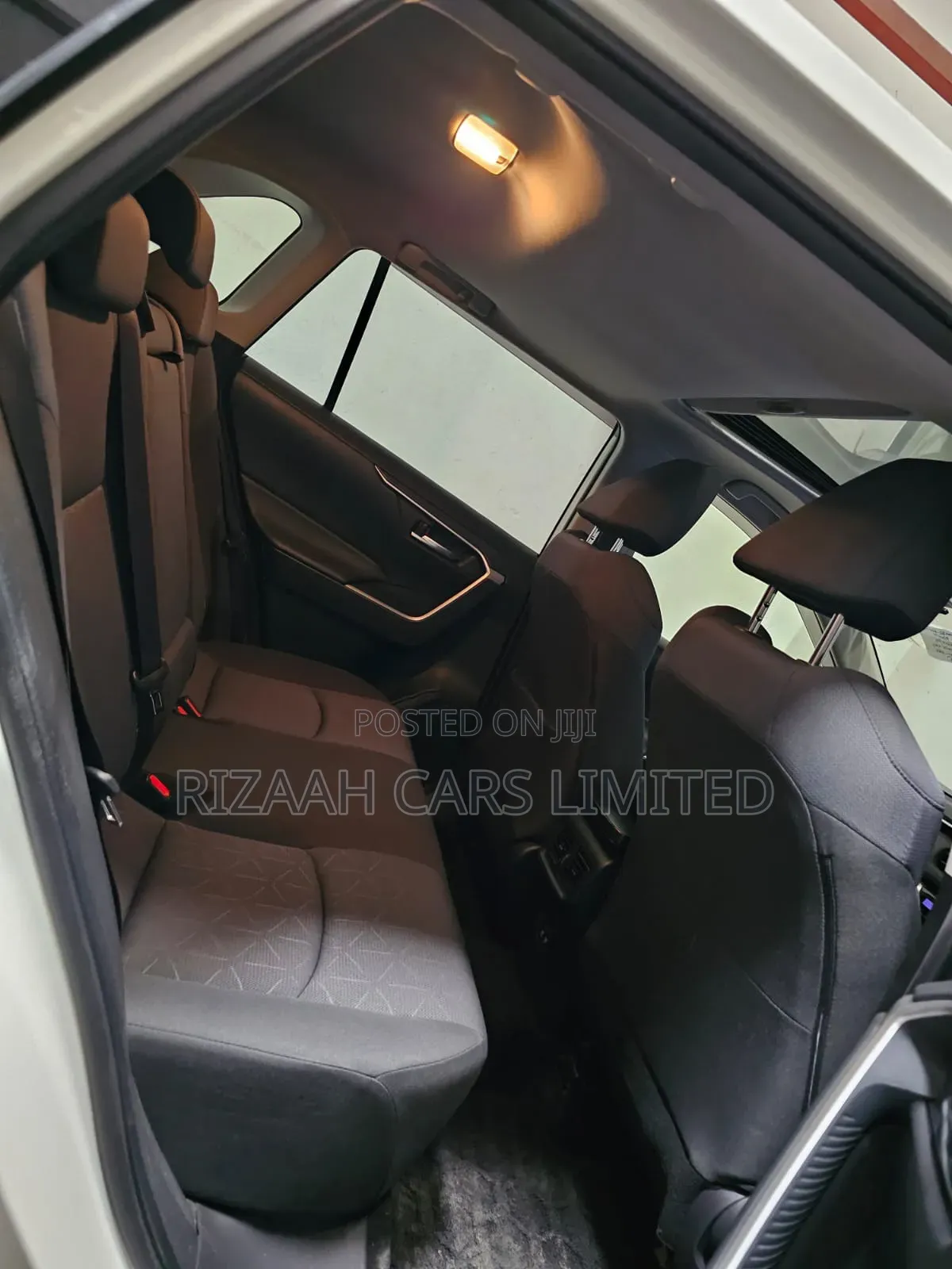 Toyota RAV4 XLE Premium AWD 2019 White