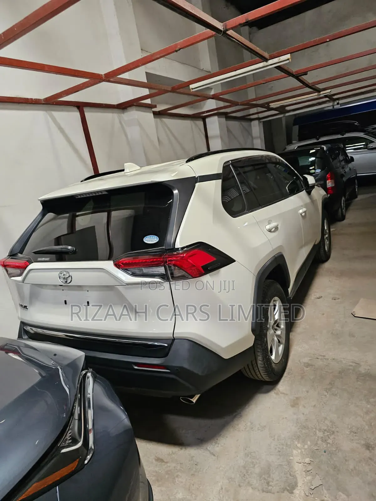 Toyota RAV4 XLE Premium AWD 2019 White
