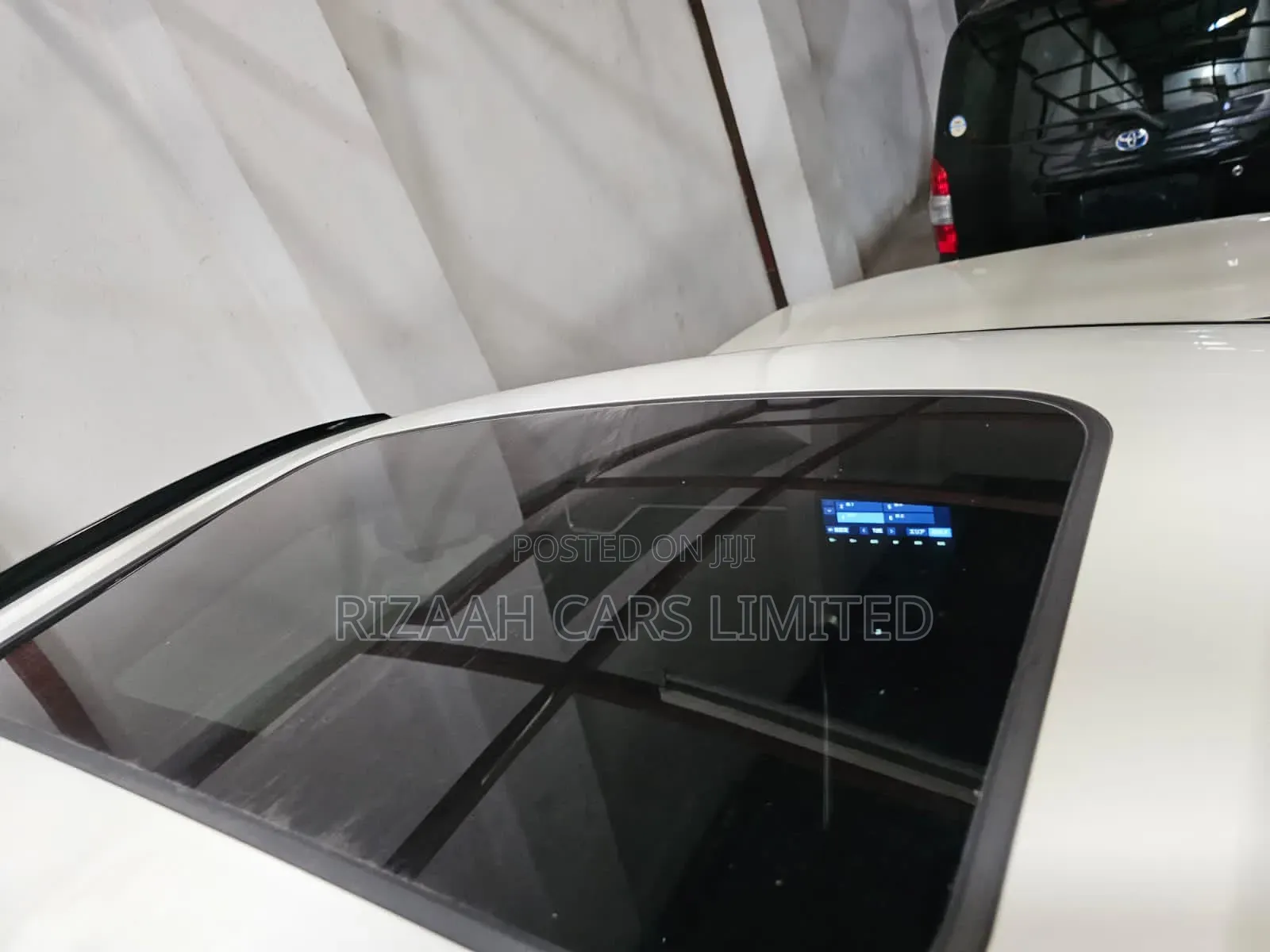 Toyota RAV4 XLE Premium AWD 2019 White