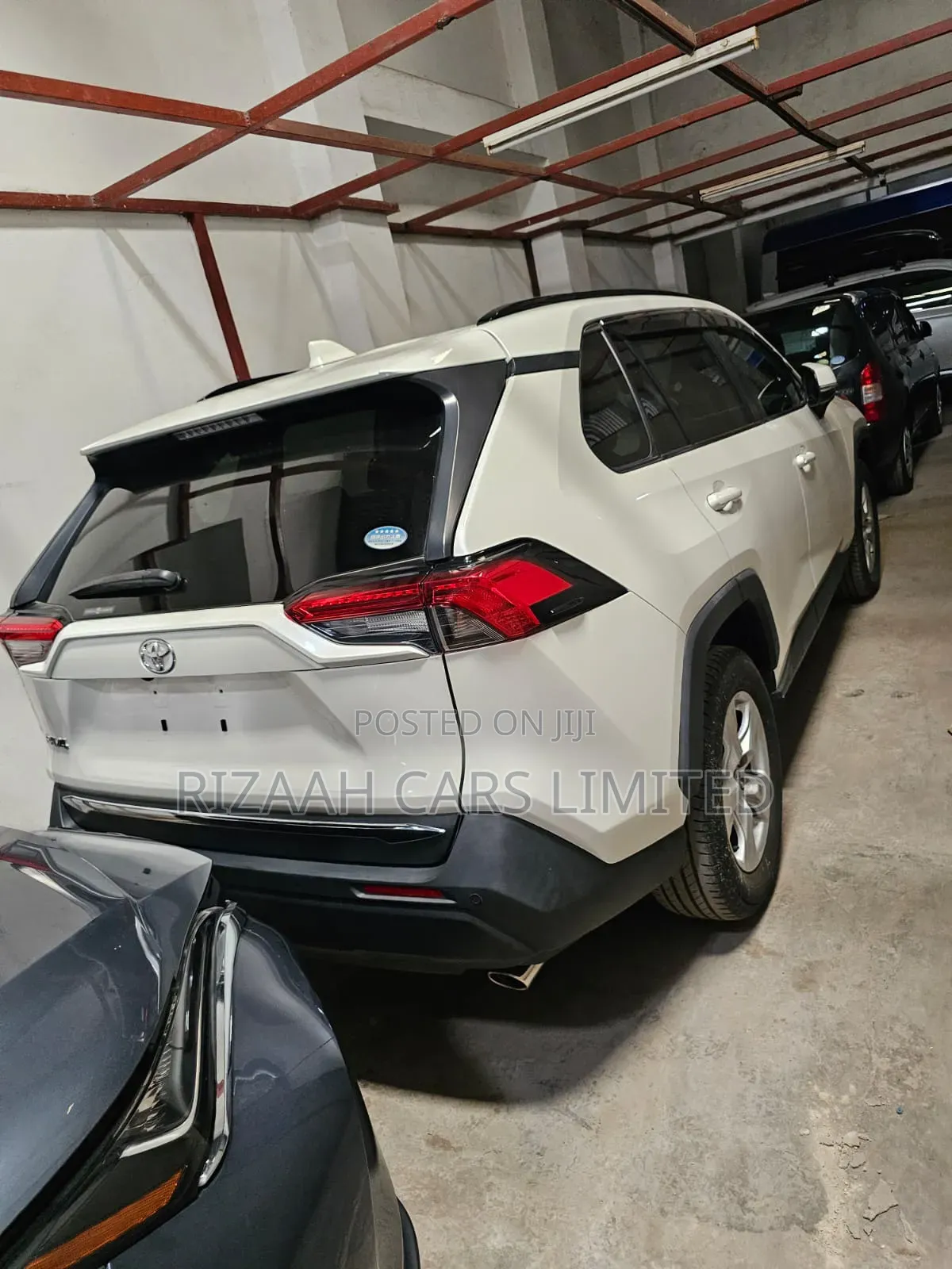 Toyota RAV4 XLE Premium AWD 2019 White