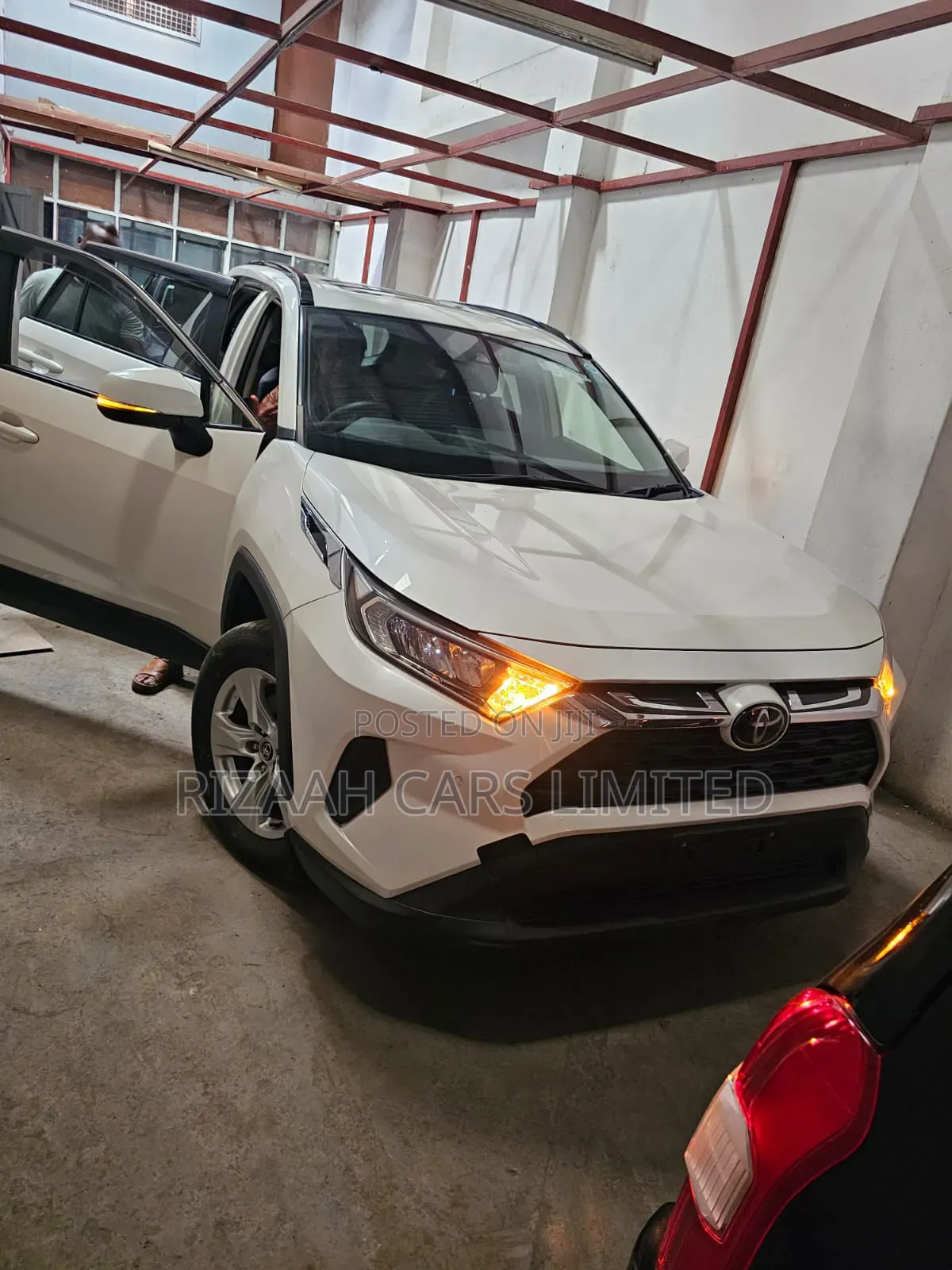 Toyota RAV4 XLE Premium AWD 2019 White