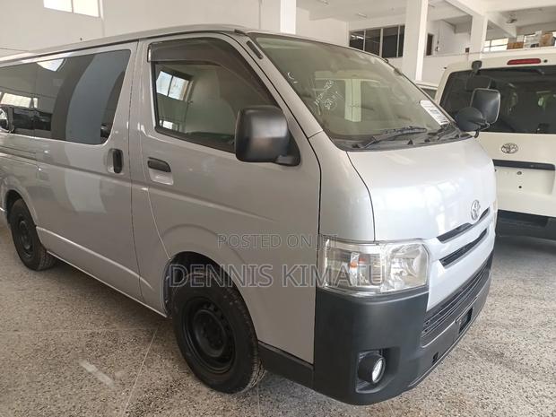 Toyota HiAce 2017 Silver - thumbnail 4