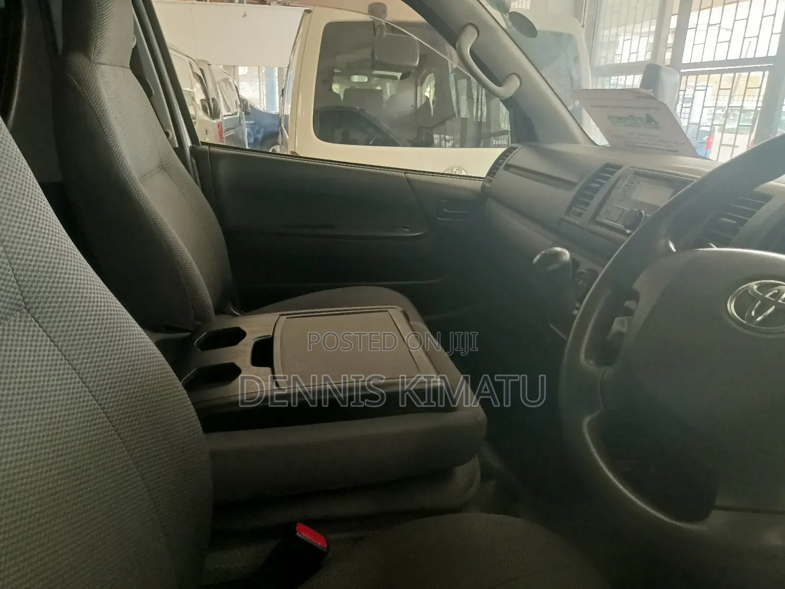 Toyota HiAce 2017 Silver