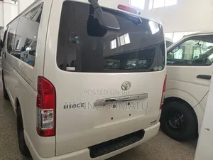 Toyota HiAce 2017 White