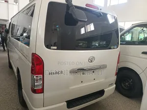 Toyota HiAce 2017 White