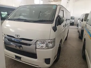 Toyota HiAce 2017 White