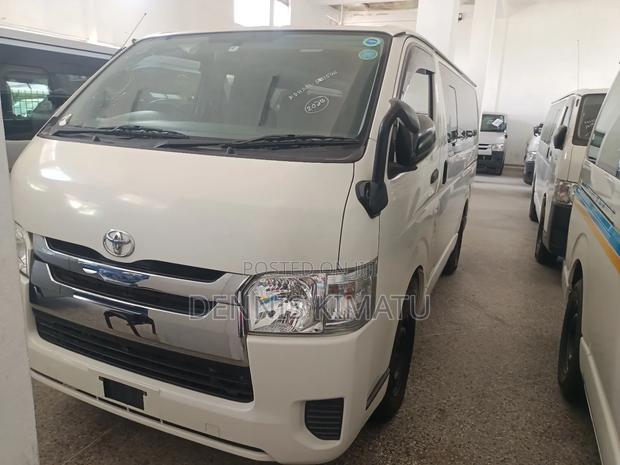 Toyota HiAce 2017 White