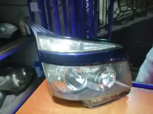 Toyota Voxy 2008/2010 Non Xenon Head Lamp, Clean Ex Japan