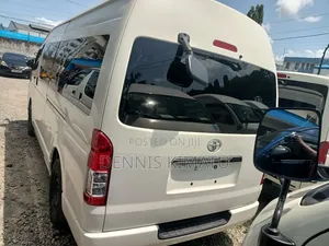 Toyota Grand HiAce 2017 Silver