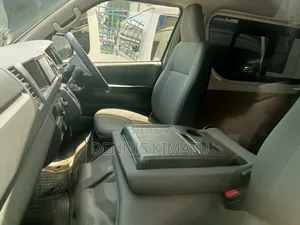 Toyota Grand HiAce 2017 Silver