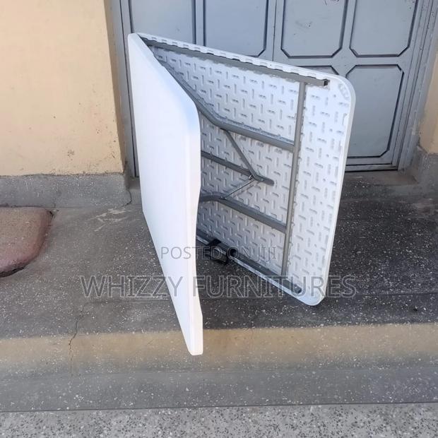 Foldable Table/Folding Table
