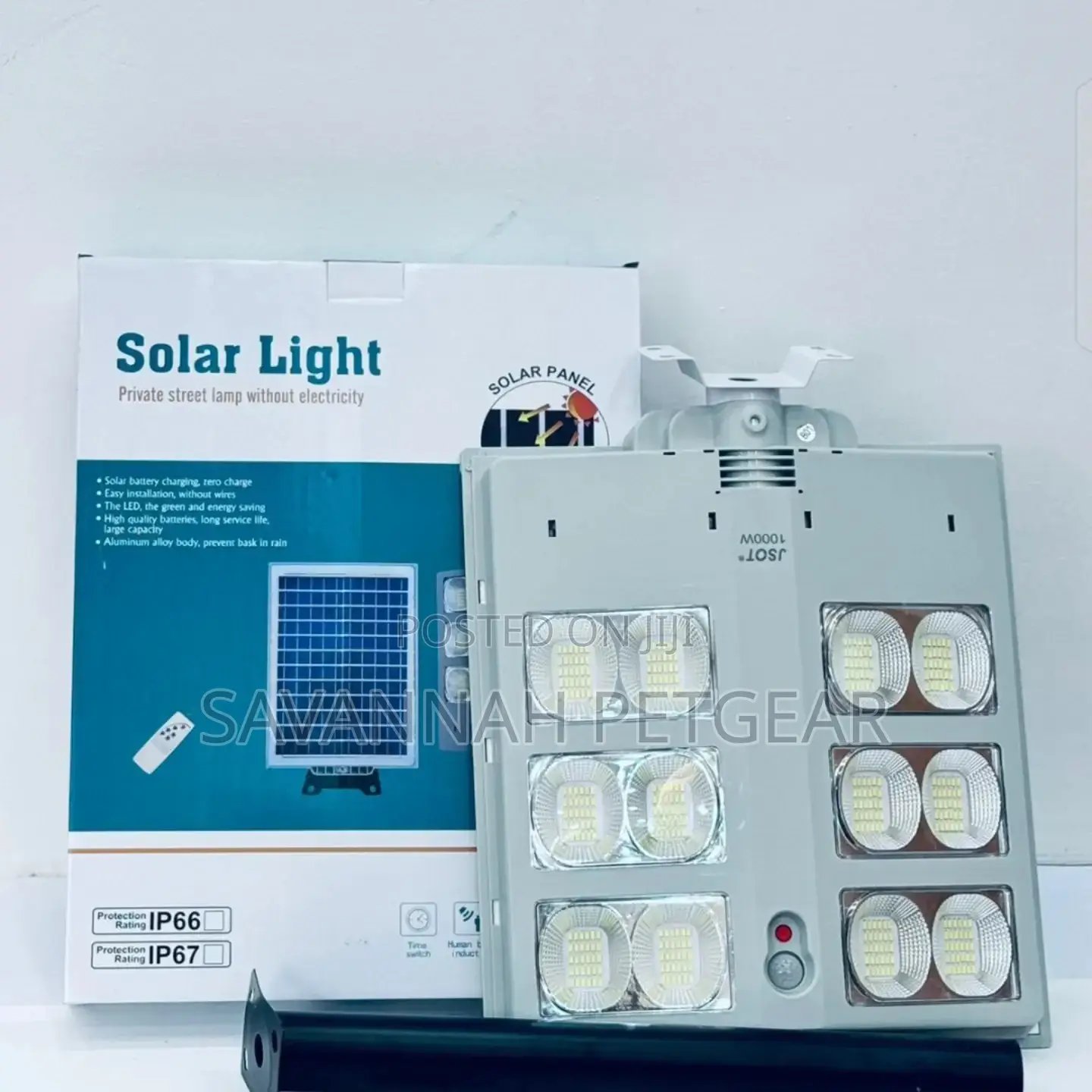 1000 Watts Bright Wide Angle LED Solar Powered Streetlight