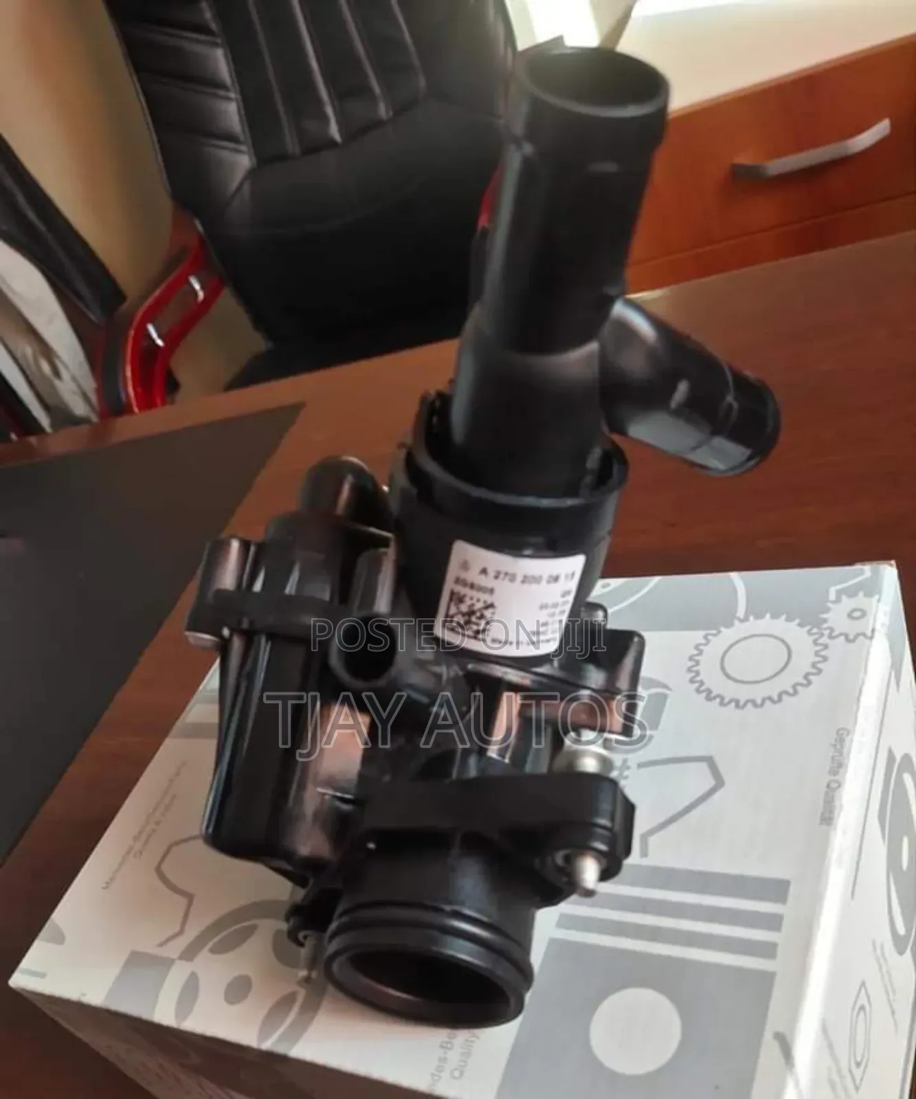 M270 Genuine Engine Coolant Thermostat Housing 