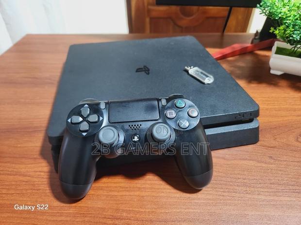 Chipped Ps4 Slim Console! 1tb - main view