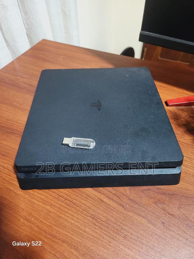 Chipped Ps4 Slim Console! 1tb - thumbnail 3