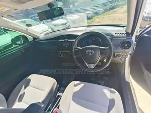 Toyota Axio 1.5 Hybrid 2WD 2017 Silver