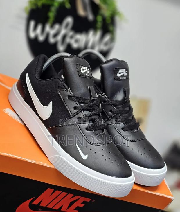Sb Chrone Leather
40___45
at 3300