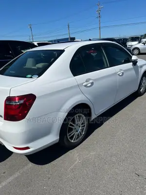 Toyota Axio 1.5 Hybrid 2WD 2017 White