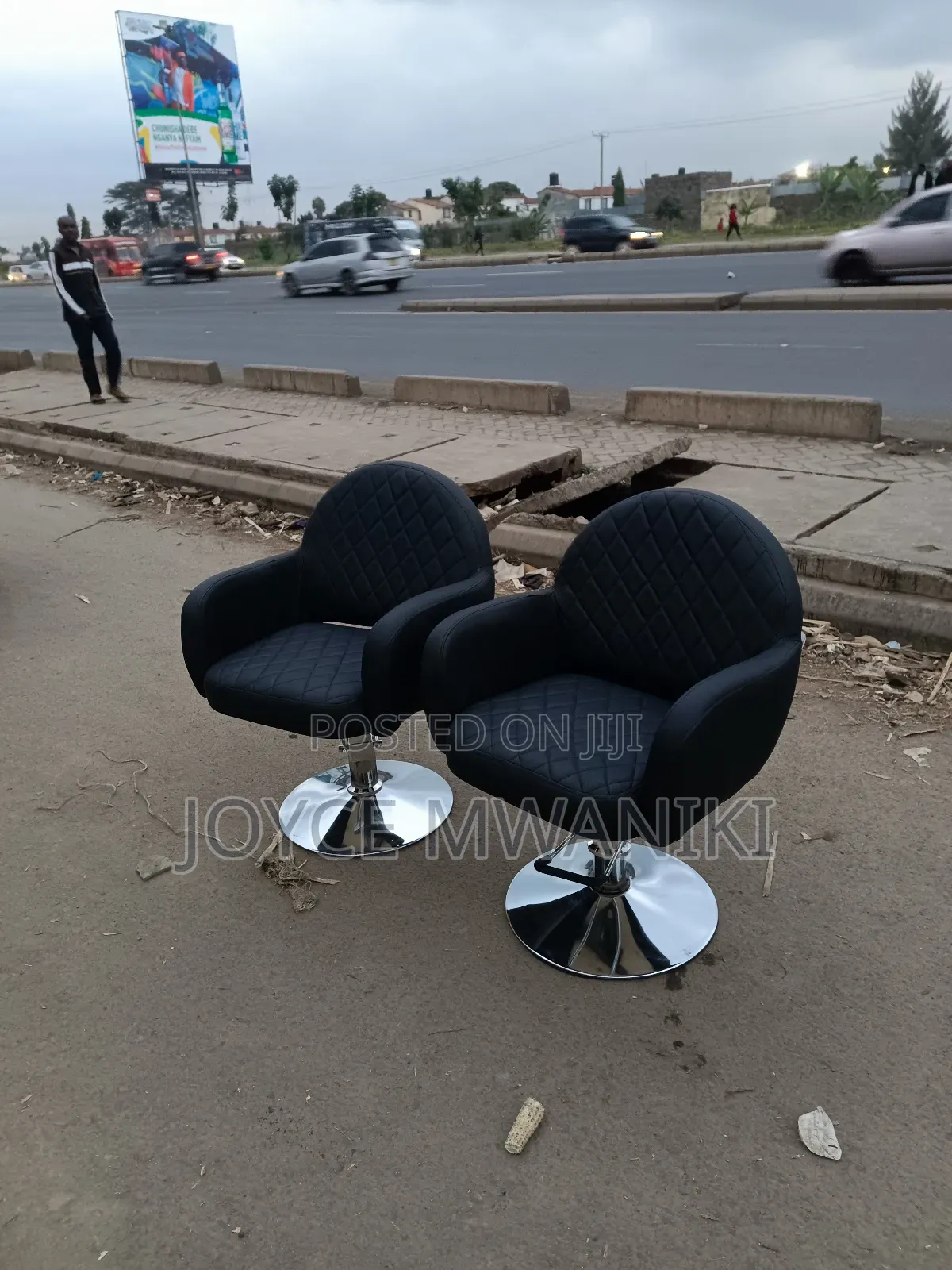 Black Plain Styling Chairs With Hydraulic Machine, Black.