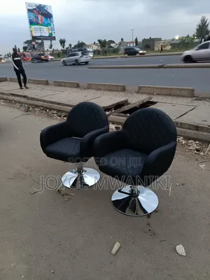 Black Plain Styling Chairs With Hydraulic Machine, Black.