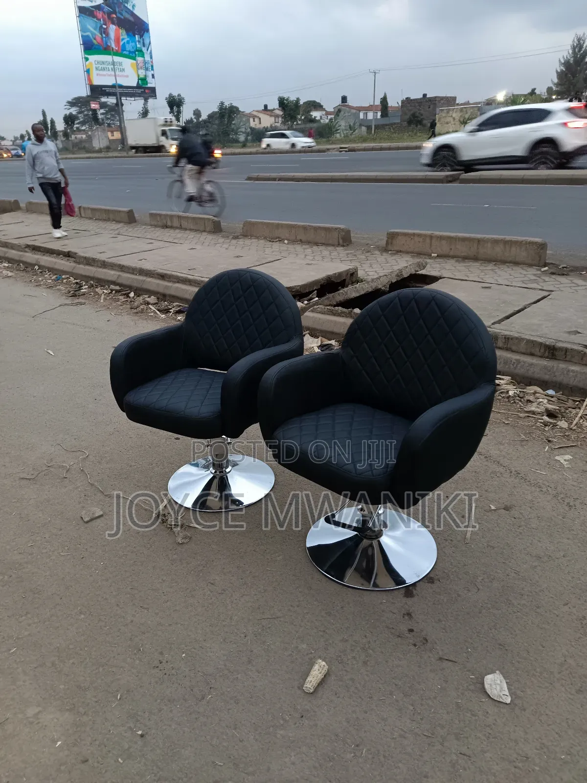 Black Plain Styling Chairs With Hydraulic Machine, Black.