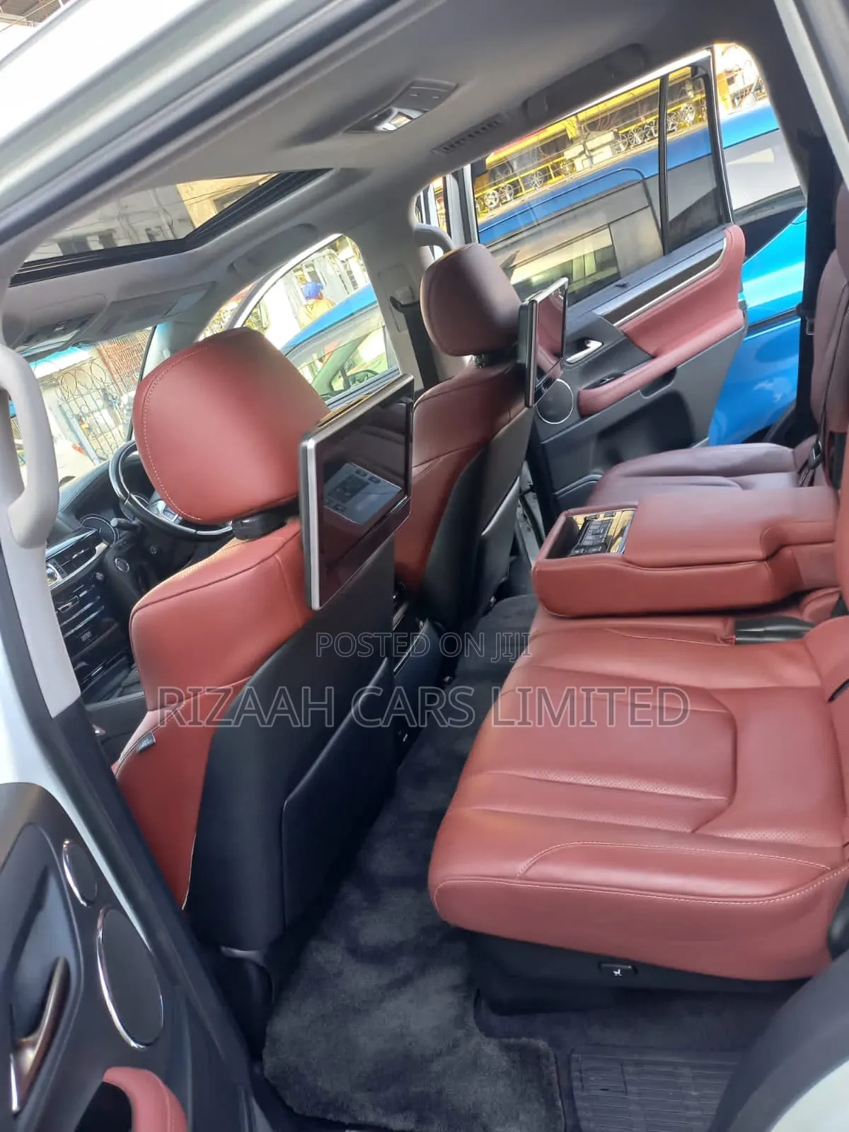 Lexus LX 570 AWD 2017 White