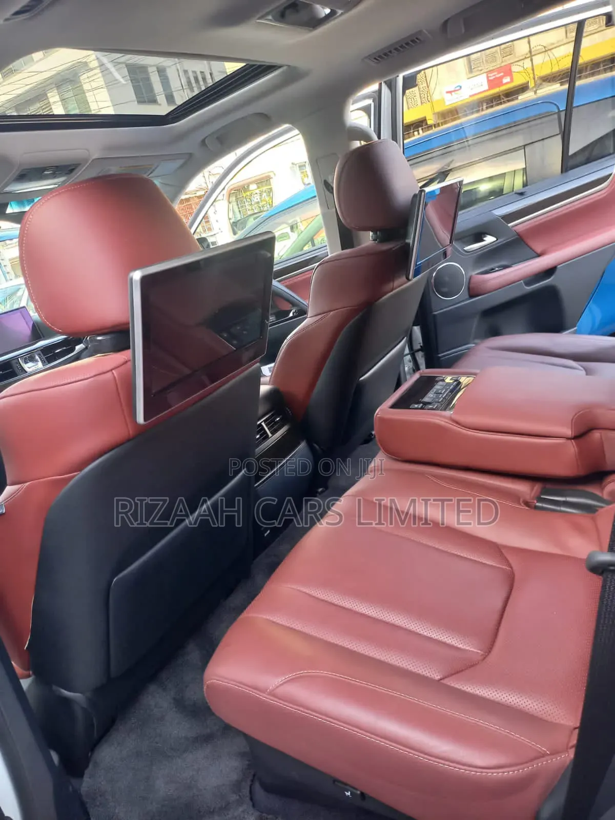 Lexus LX 570 AWD 2017 White