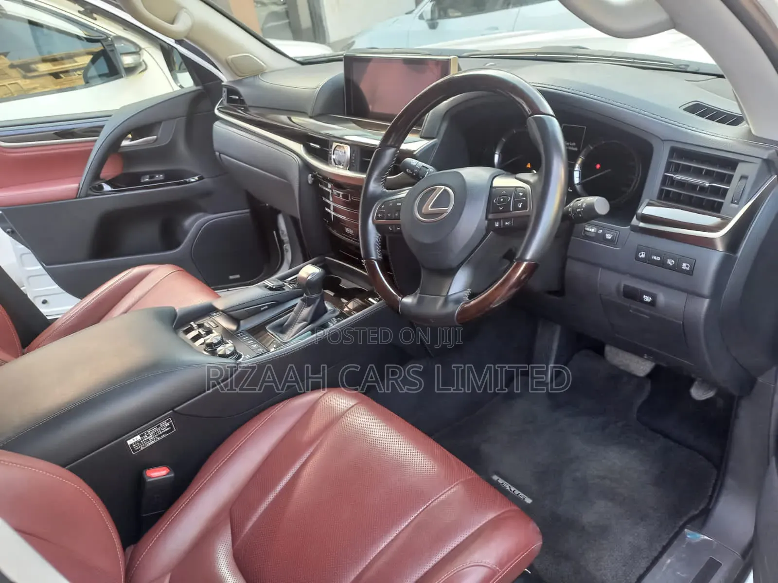 Lexus LX 570 AWD 2017 White
