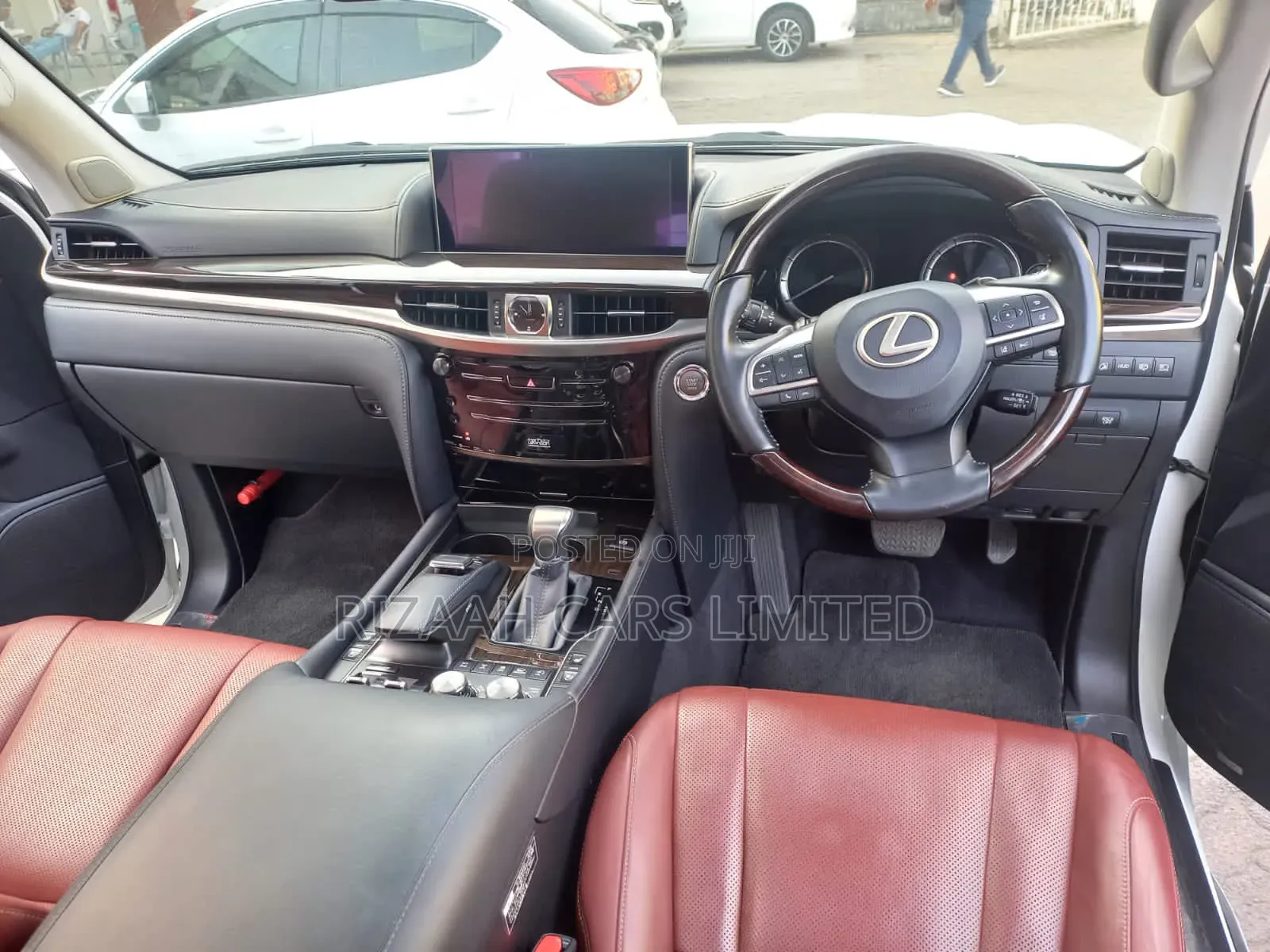 Lexus LX 570 AWD 2017 White