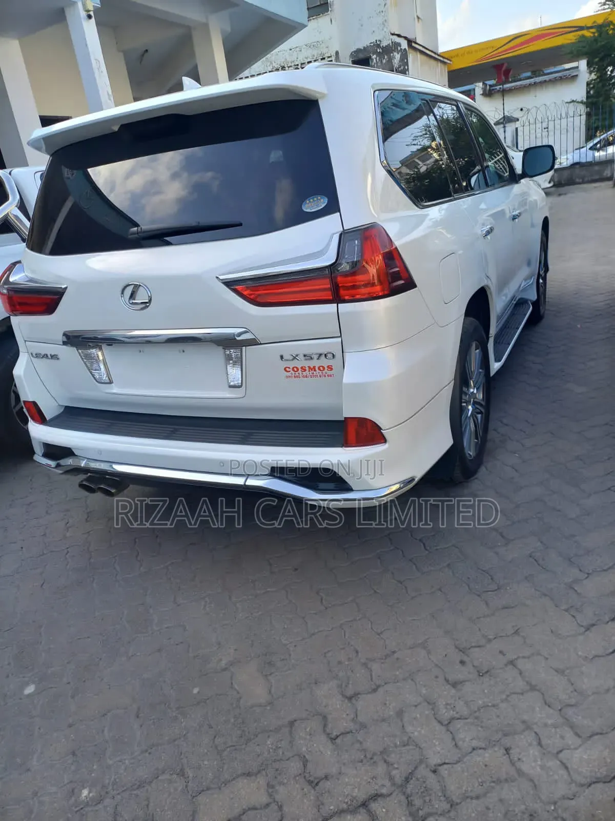 Lexus LX 570 AWD 2017 White