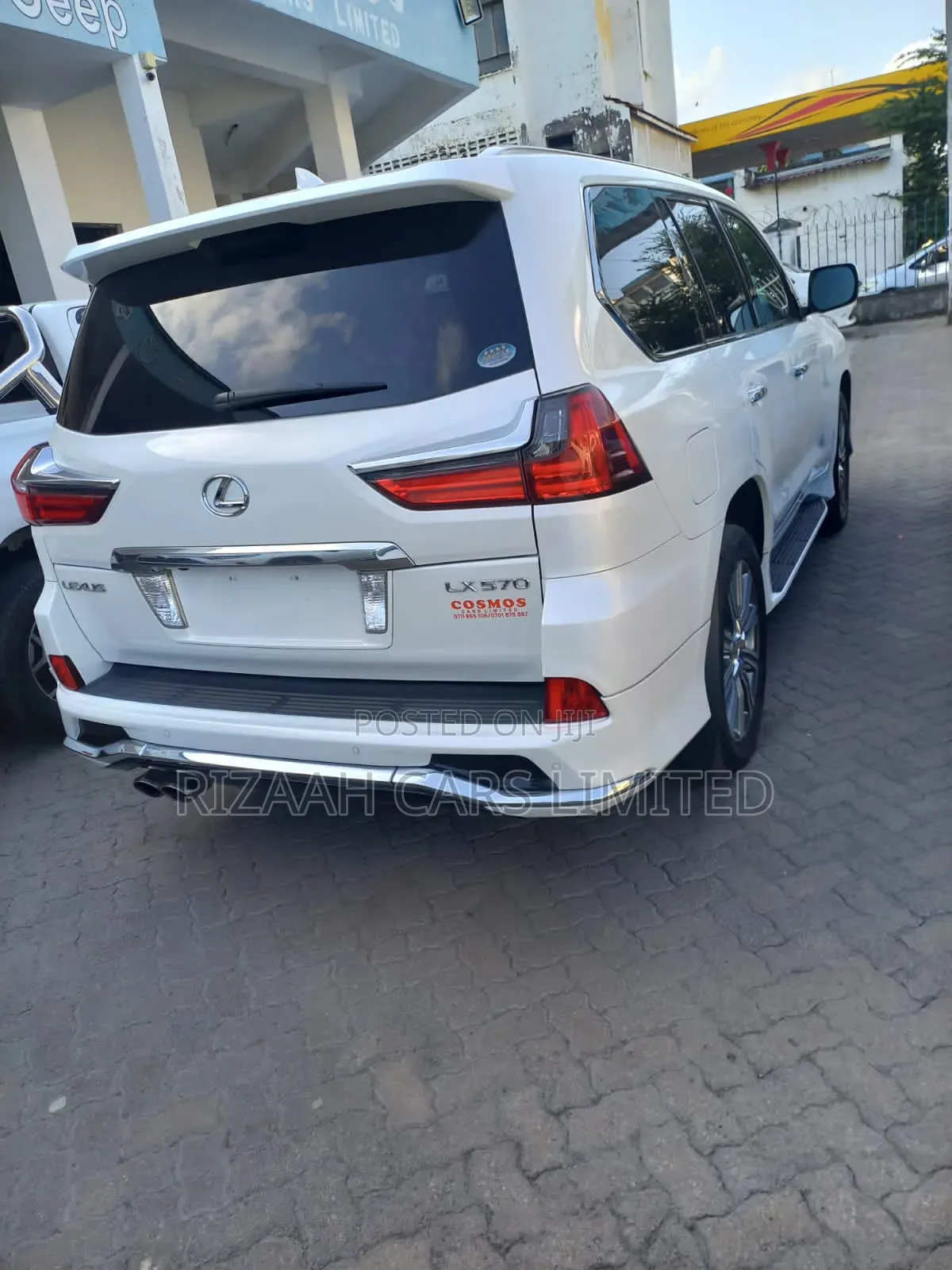 Lexus LX 570 AWD 2017 White