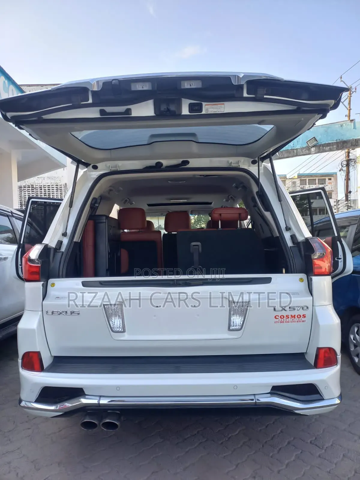 Lexus LX 570 AWD 2017 White