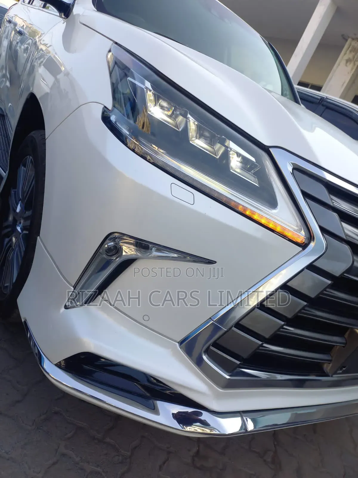 Lexus LX 570 AWD 2017 White