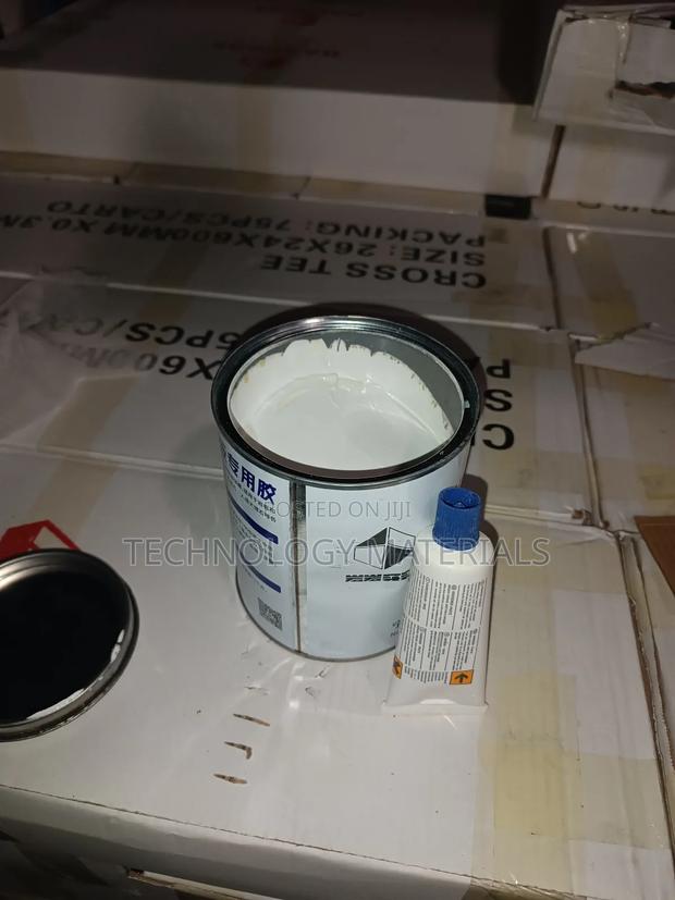White Sintered Stone Glue - main view