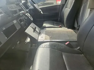 Toyota HiAce 2018 White