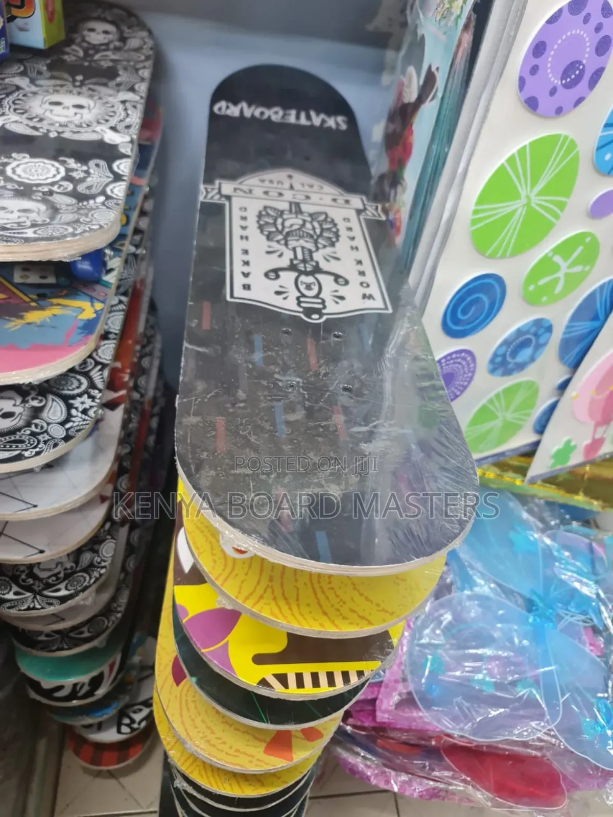 Skateboards##Playing Skateboads