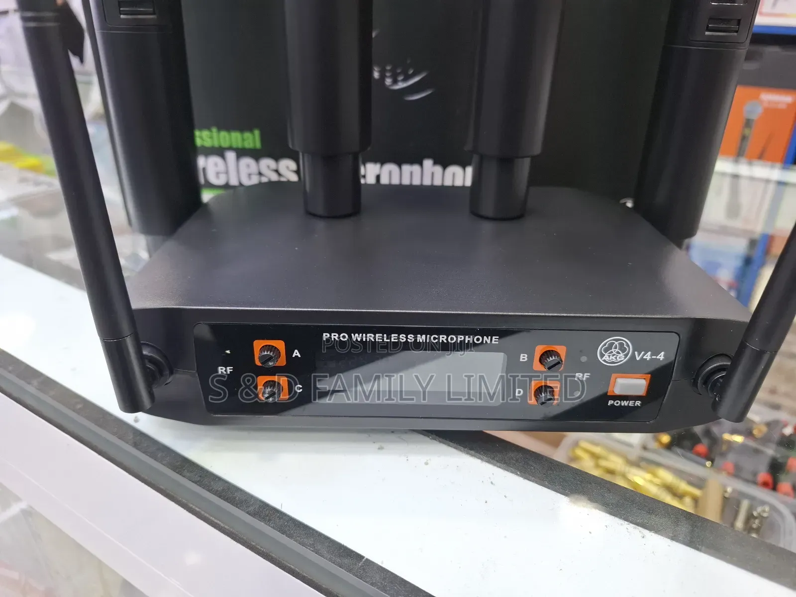 AKG 4 in 1 Wireless Microphone