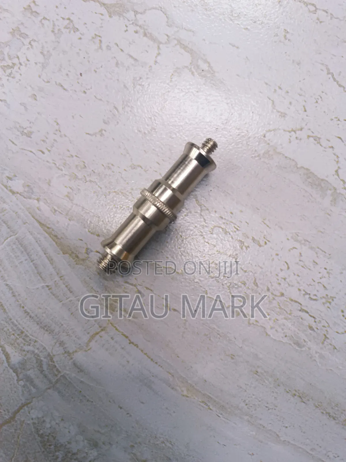 1/4 and 3/8light Stand Spigot Adapter